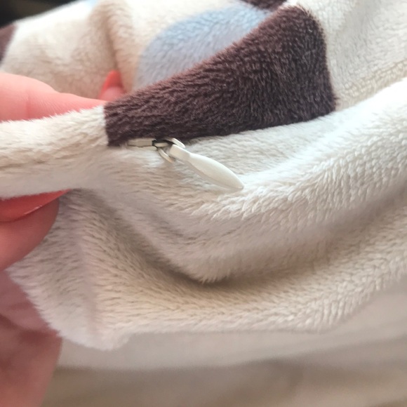 2 EUC Plush Pillow Cases - Picture 7 of 8